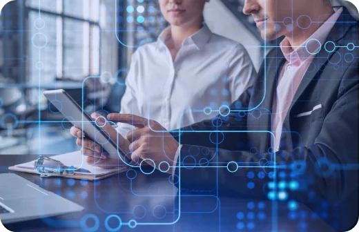 dos personas trabajando digitalmente