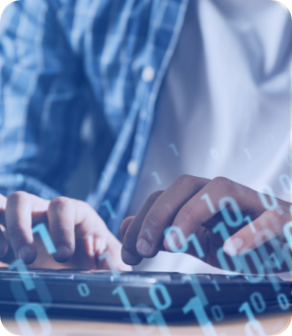 persona programando en computador